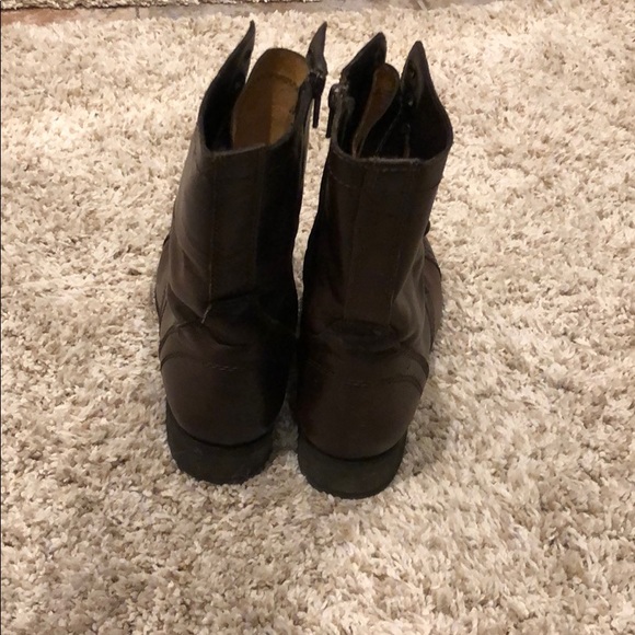 Shoes - Picture 2 of 3